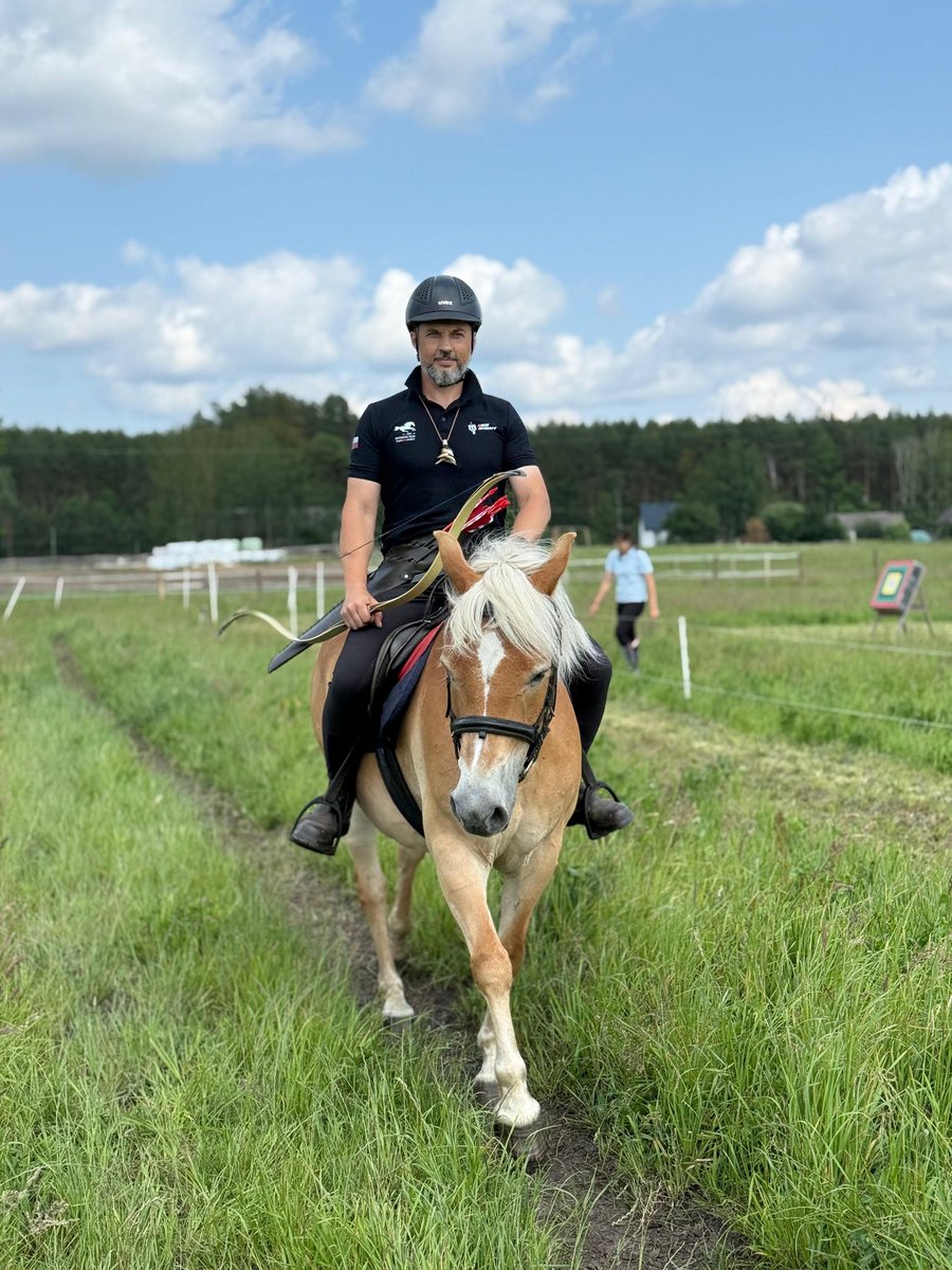 san_chenco's tweet photo. Pojechałem, zobaczyłem, postrzelałem z młodzieżą i ... 2x srebro wpadło. Dziękuję mojej partnerce Marice (20letnia klacz rasy haflinger). 😀😮
Zawody rankingowe łucznictwa konnego Złota Gęś.
#AMMArchery #team_ammarchery #horsebackarchery https://t.co/XBUUq93IEk