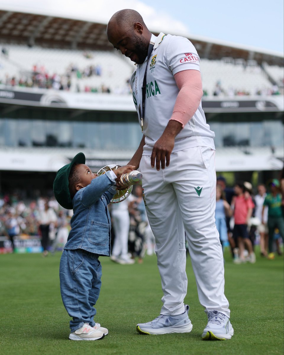 Why I am watching this pic again and again😍😭😭😭

#WTCFinal #WtcFinal2025 #SouthAfrica #temba #SavsAus