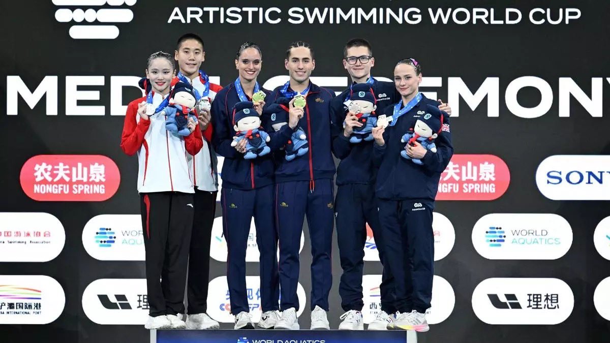 ToniTrilla's tweet image. Una molt bona noticia!
Mireia Hernández (alumna de Medicina UB Campus Clínic), fent parella amb Dennis González, medalla d'or en la Superfinal de la Copa del Mon de natació artística a Xina.
Enhorabona!
Gran persona, gran alumna i super-esportista!