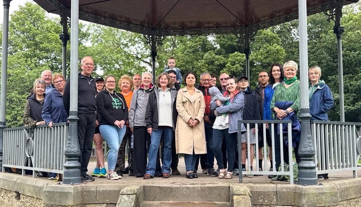 Amazing to get out in #WestPark this morning with our Green Team. 
Green Party Councillor Nicky Gynn and the team work hard for local residents all year round.

If you want to get involved, visit join.greenparty.org.uk 

#GreensGetThingsDone