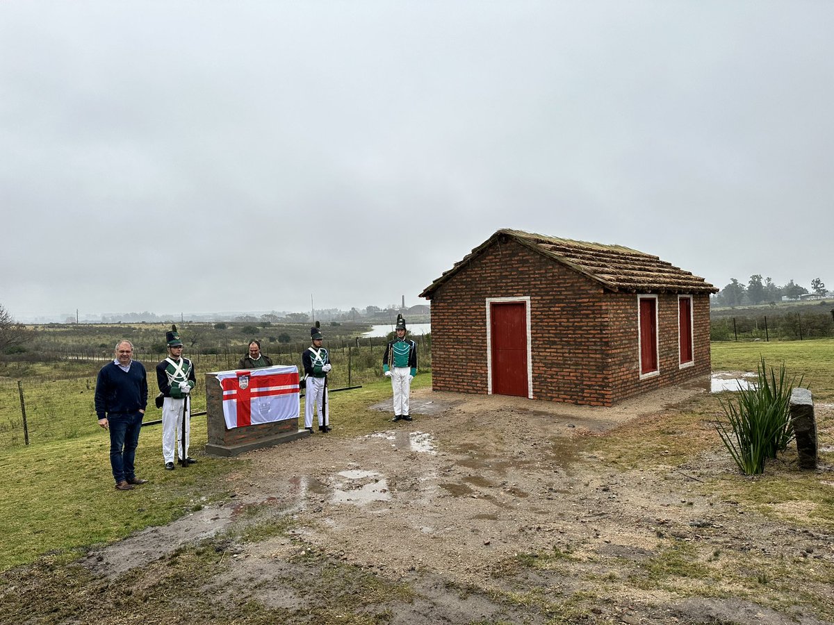 Hoy junto a la Comisión del Bicentenario y a nuestro Intendente <a href="/g_lopezmendez/">Guillermo López M</a> conmemoramos los 200 años de la instalación del gobierno provisorio e inauguramos una réplica del ranchito de la Florida donde se declaró la independencia.