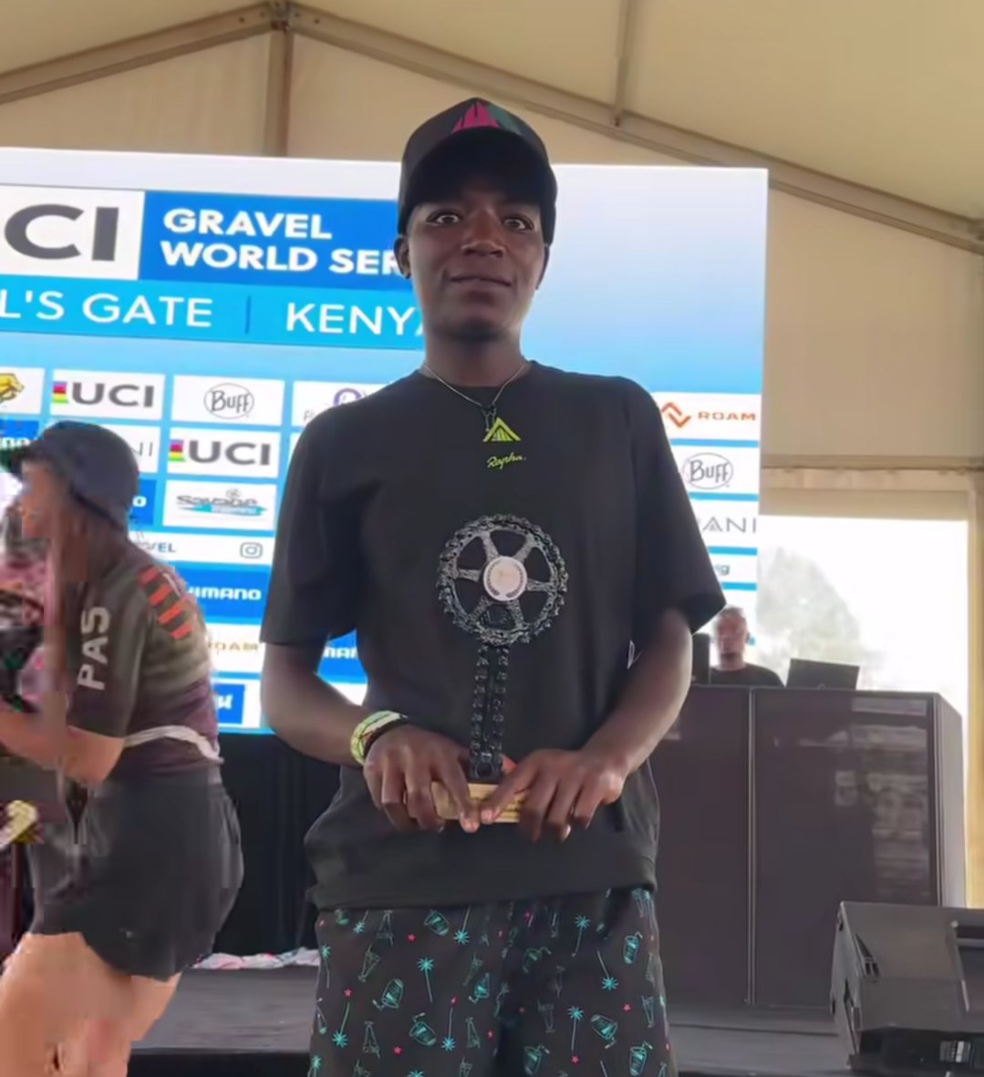 Nyirahabimana Claudette Yegukanye Umwanya wa Kabiri Muri #SafariRaceSeries y'Aberaga Hell's Gate Nat Park,Naivasha Muri Kenya, isiganwa rya Gravel Race bakinira mu mihanda y'lgitaka.

Isiganwa riri kurwego rwa UCI, Kandi Claudette Yabaye The Best African Women muri Iri siganwa.