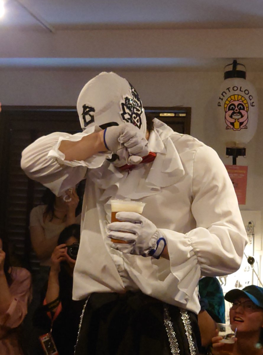 isuzu_ramen's tweet photo. Mr.BUENO選手、ビールが飲みたかったのに複雑な事情で飲めない…
悲しくて泣いてしまう…😭
#ビアプロ
#beerPro https://t.co/Gl3qFLLRcZ