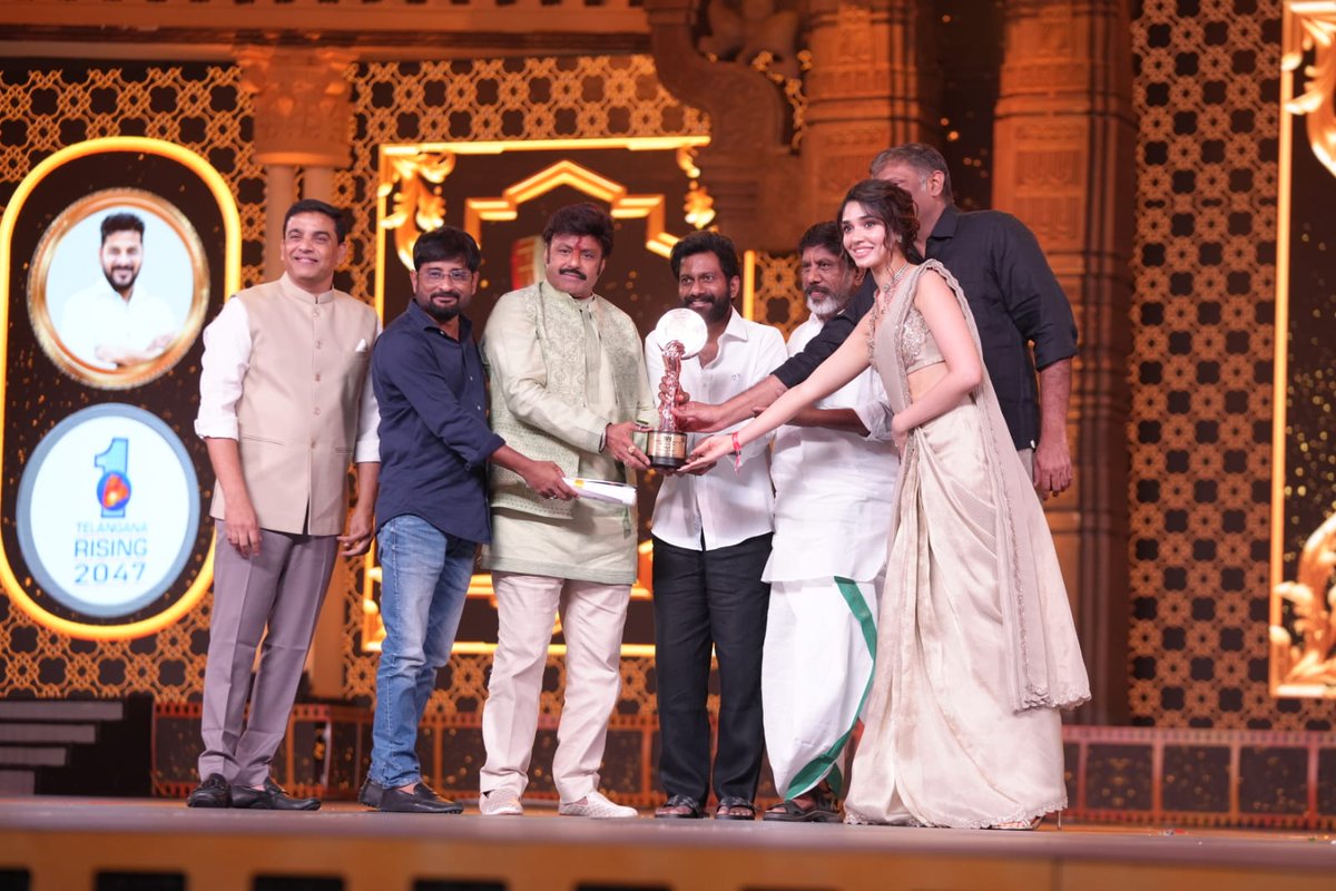 Krithi Shetty’s graceful presence wins her the Best Movie (3) Heroine title for Uppena! Vaishnav Tej makes a stellar debut and takes home Best Movie (3) Hero for Uppena! Buchibabu Sana’s heartfelt storytelling in Uppena wins him Best Movie (3) Director! Yerneni Nani strikes gold