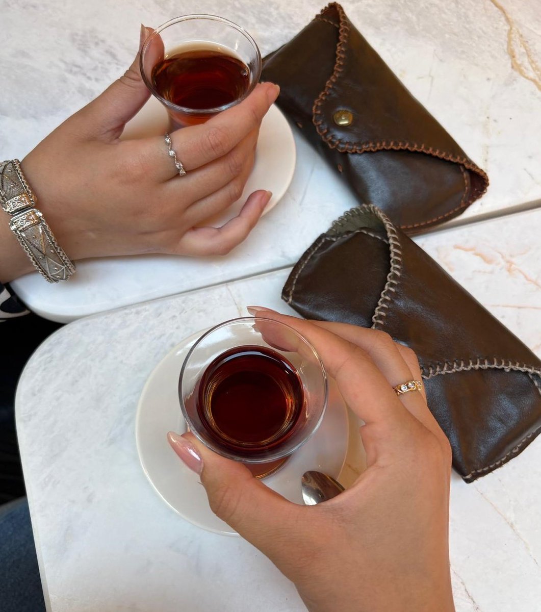 Marmara Üniversitesi öğrencisi Zeynep Naz Yalçın ile Üsküdar'da buluştuk. Röportaj ödevi için röportaj teklif etti, telifine seve seve, evet dedim. ☺🌹✨