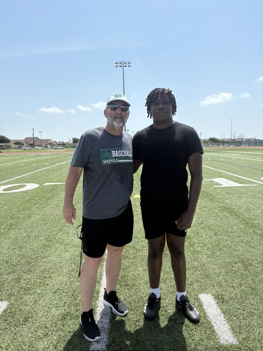 DeShaun Porter (@deshaunporter2) on Twitter photo After a great camp at <a href="/WeevilFootball/">UAM Football</a> I’m blessed to say I’ve received an offer from <a href="/coachjweevils/">Hud Jackson</a> at The University of Arkansas Monticello!
<a href="/8_parr/">Seth Parr</a> <a href="/CoachVRodriguez/">Victor Rodriguez</a> After a great camp at <a href="/WeevilFootball/">UAM Football</a> I’m blessed to say I’ve received an offer from <a href="/coachjweevils/">Hud Jackson</a> at The University of Arkansas Monticello!
<a href="/8_parr/">Seth Parr</a> <a href="/CoachVRodriguez/">Victor Rodriguez</a>