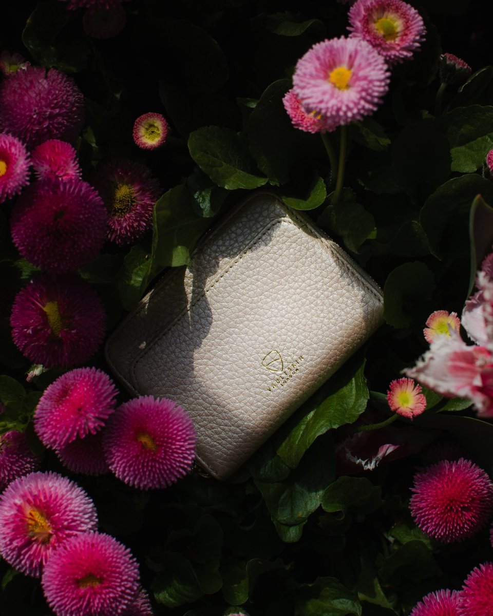 Vaultskin's tweet image. Elegance in Bloom 🌸✨
Our timeless leather Belgravia wallet, nestled among vibrant spring blooms, is a reminder that beauty lies in the details. Handcrafted for style, security, and sophistication - it’s more than just a wallet, it’s a statement.

#vaultskin #wallet #rfidwallet