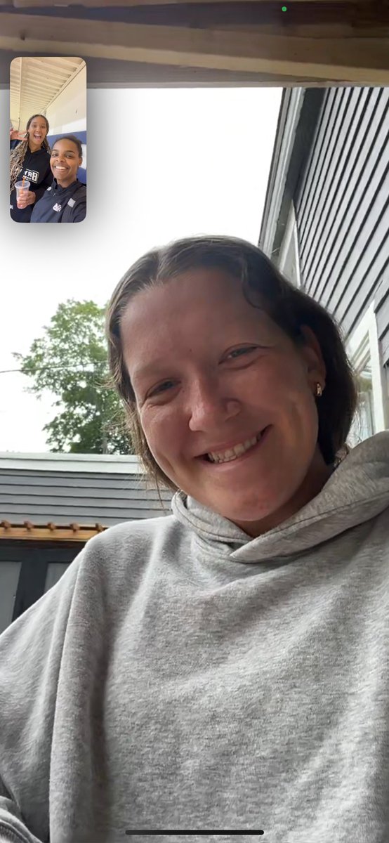 Coach_SarahA's tweet image. Had a visitor in the gym this morning 🤍 One of the very best Dawgs out there! And of course we had to FaceTime another dawg! #dawgsgottaEEATT