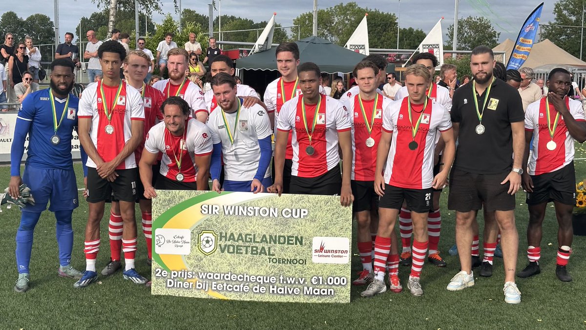 En de 2e prijs is voor onze jongens! Een mooie waardecheque van 1000 euro te besteden bij eetcafe de halve maan! ⁦<a href="/dehalvemaan/">De Halve Maan</a>⁩.