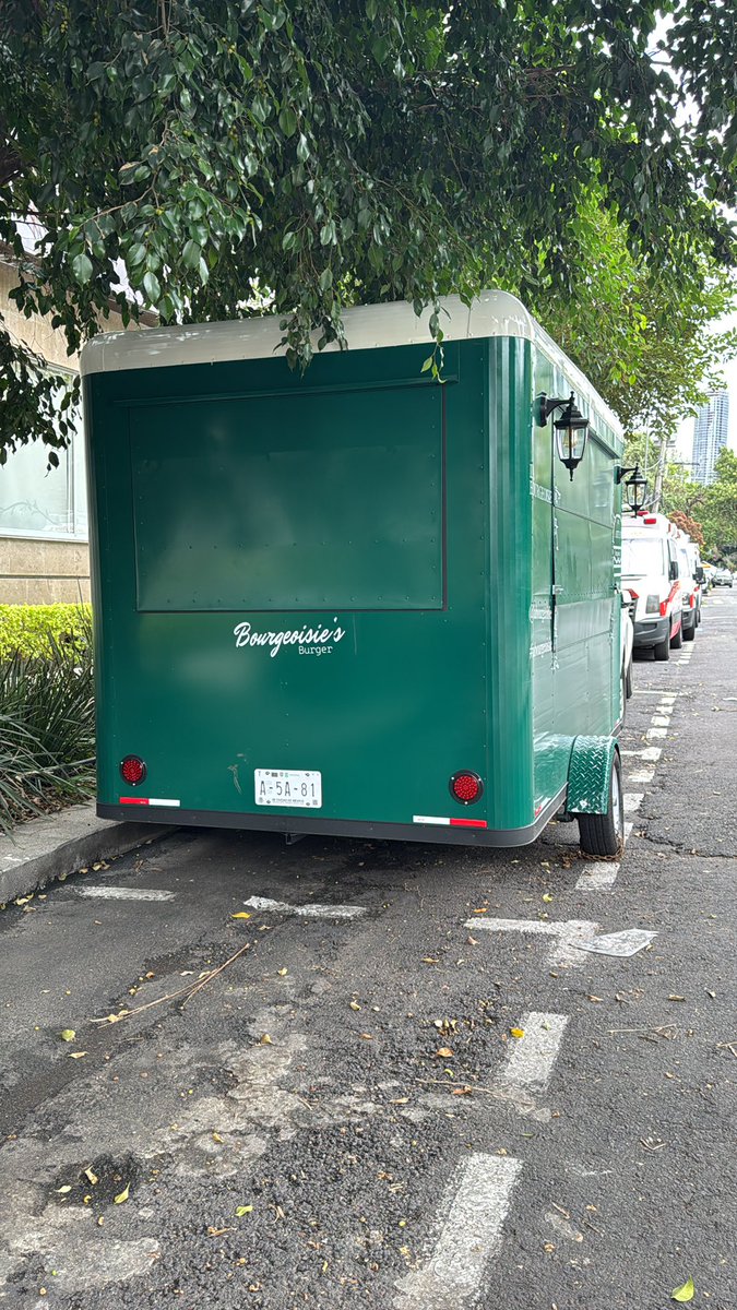 Remolque estacionado sin pago de parquímetro <a href="/ecoParq/">ecoParq</a> calle Morelia esquina Álvaro Obregón, Roma Norte. 

<a href="/AlcCuauhtemocMx/">Alcaldía Cuauhtémoc</a> <a href="/AlessandraRdlv/">Alessandra Rojo de la Vega</a> <a href="/Conpuroamo90224/">Sandra Estrada</a> <a href="/PlazaRomita/">Plaza Romita</a> <a href="/pzaluiscabrera/">Plaza Luis Cabrera</a> <a href="/RomaNorte2/">Roma Norte II</a>