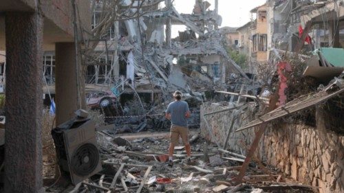 oss_romano's tweet image. #iranisraelwar 
Il rischio di un conflitto globale
Un’estensione fuori dai confini regionali avrebbe conseguenze disastrose
di Roberto Cetera @bobcetera 
osservatoreromano.va/it/news/2025-0…