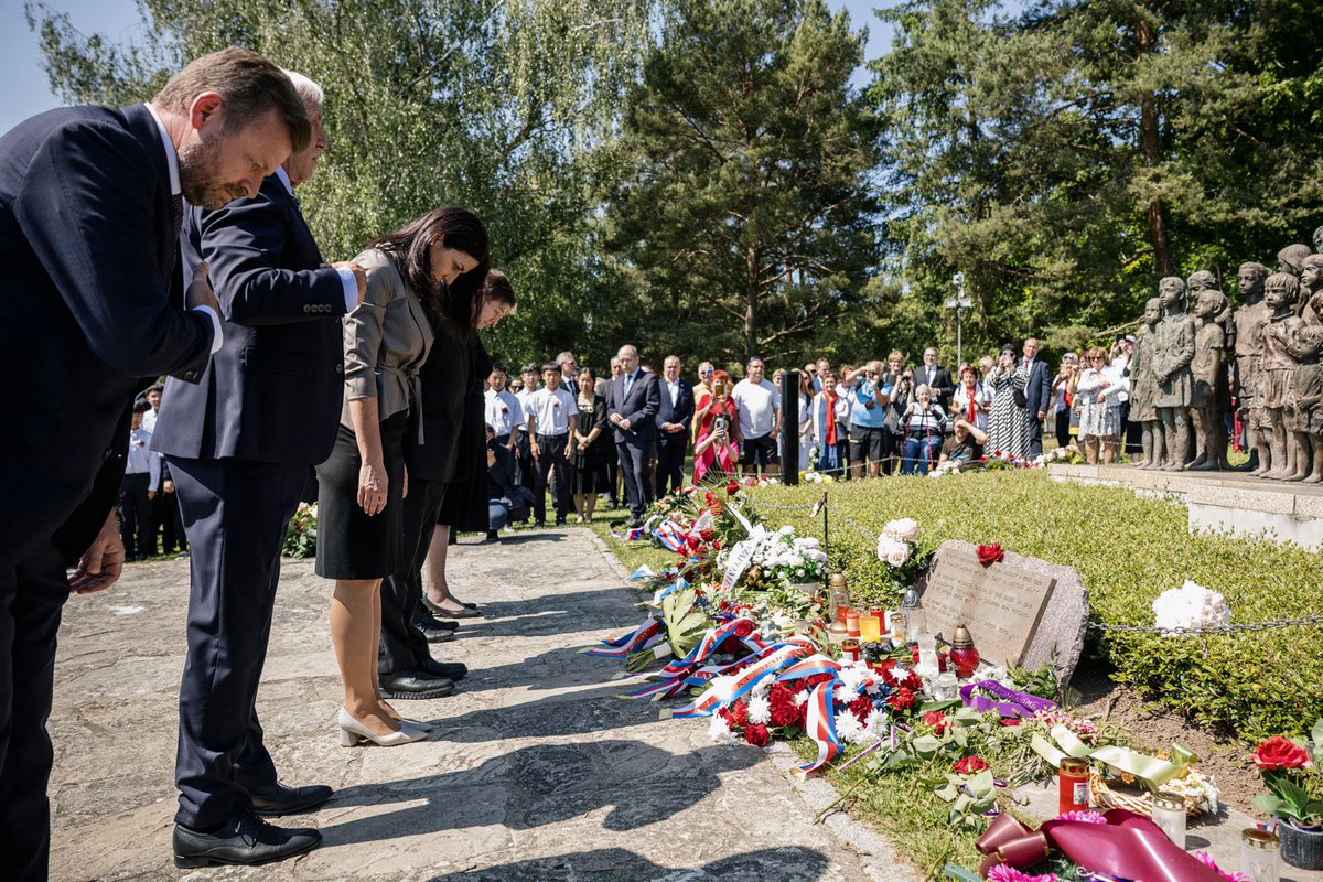 V Lidicích jsme si připomněli 83 let od vyhlazení obce nacisty za druhé světové války. Pietního aktu se zúčastnili členové vedení Poslanecké sněmovny.