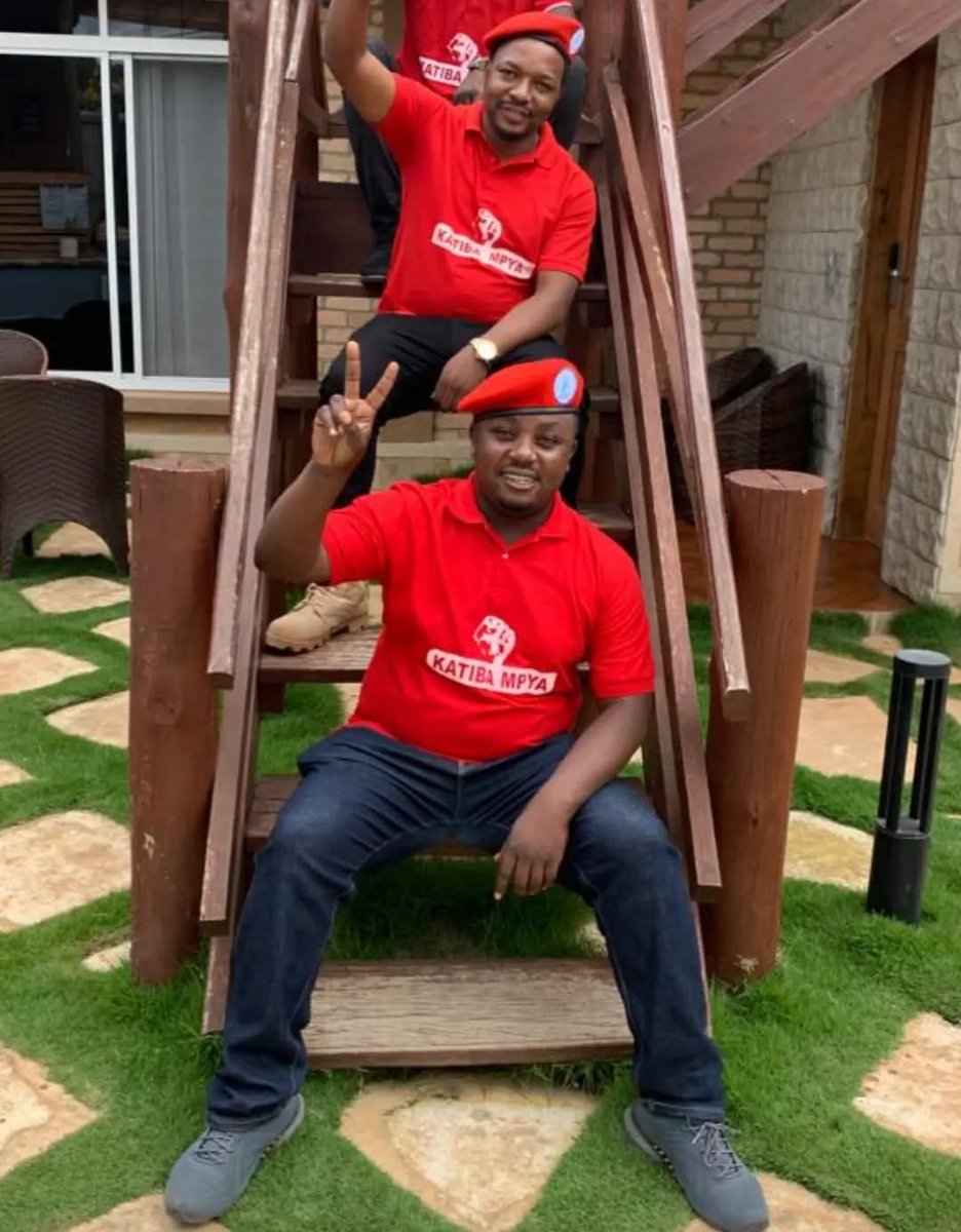 Hawa ni marafiki zangu watano niliwahi kupiganao picha za pamoja wote wametekwa. 
1.Mdude Nyagali
2.Dioniz Kipanya
3.Deusdedith Soka
4.shadrack Chaula
5.Juma Kaswahili.

Maumivu ni makali sana hatujui kesho anafuata nani, mateso haya yataponywa na Sisi wenyewe watanzania NO