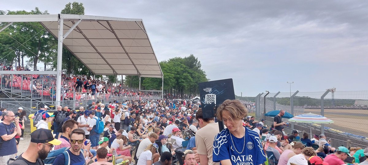 Wow, the crowds at the start terraces are well up from 2023, no go with our normal start position, but the atmosphere at the approach to Forest is just as wild. Under an hour now.....
#20RLM24 <a href="/RSL_Studio/">Radio Show Ltd</a>
