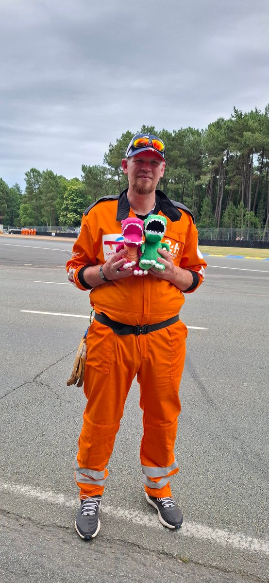 MoMondin's tweet photo. @AORacingUSA roxy and rexy and all the marshall from post 16 and 17 are ready to look after spike have a safe race. https://t.co/ScASJK7b0M