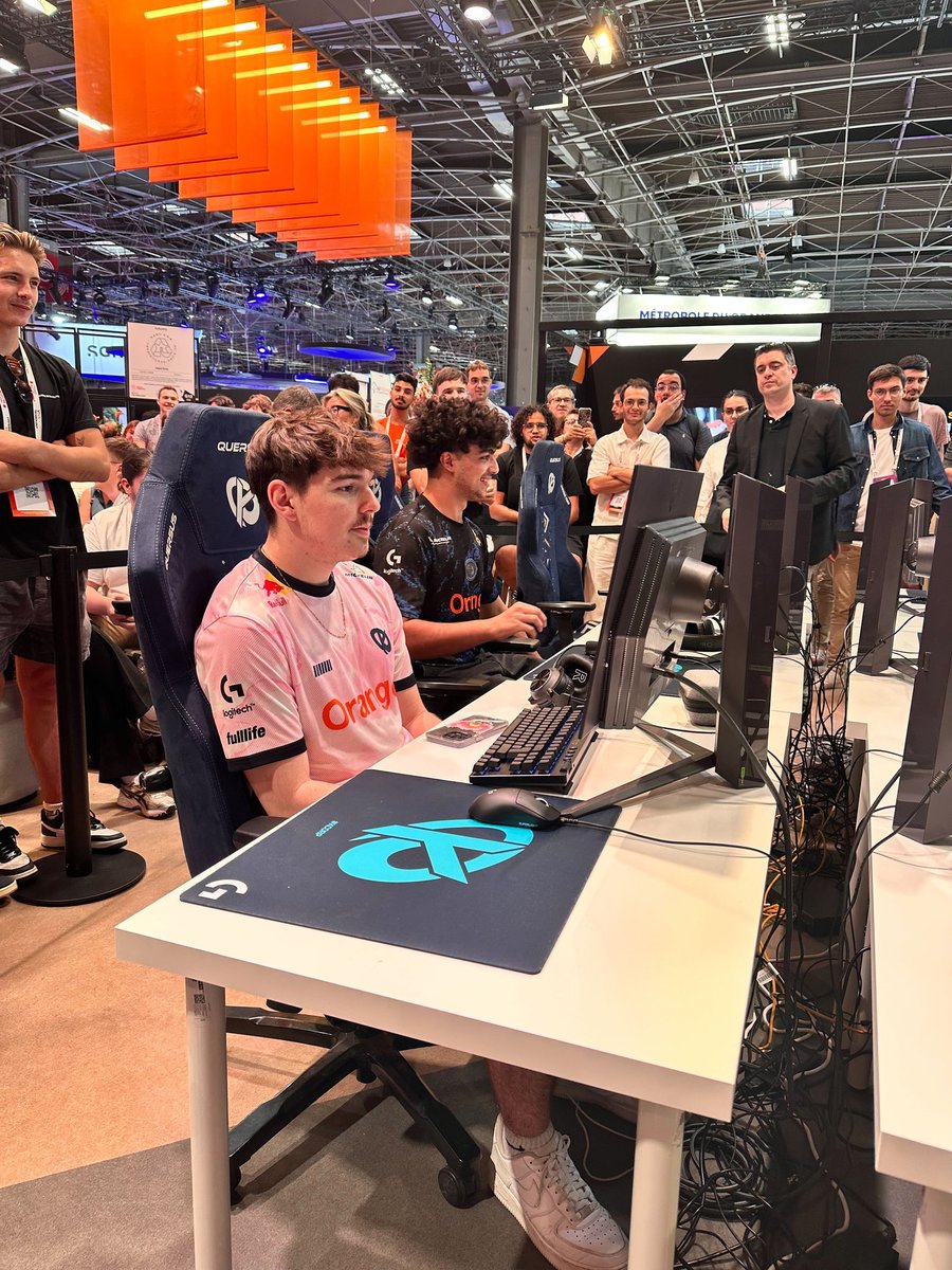 RushEsport's tweet image. Ils s&apos;envolent demain pour Raleigh, mais aujourd&apos;hui, ils sont à #VivaTech sur le stand @orange ! 🧡

Pour défier @Vatira5, @AtowRL et @dralii897 en live, c’est maintenant ! (Stand G12)