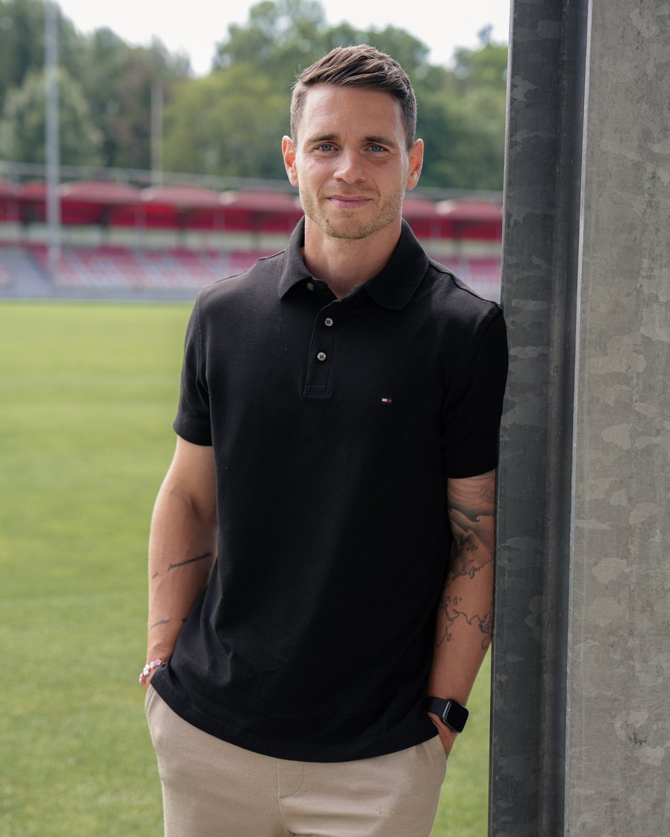 grazerak's tweet image. Neuzugang im Trainerteam! 🔥
Florian #Hart (35) wird Co-Trainer und unterstützt ab sofort Chefcoach Ferdinand #Feldhofer.
Zuletzt in der Red Bull Akademie, davor u. a. bei Austria, Admira &amp;amp; Stripfing aktiv.
🔗 Mehr dazu: bit.ly/FlorianHart
#grazerak #indundaut #AdmiralBL