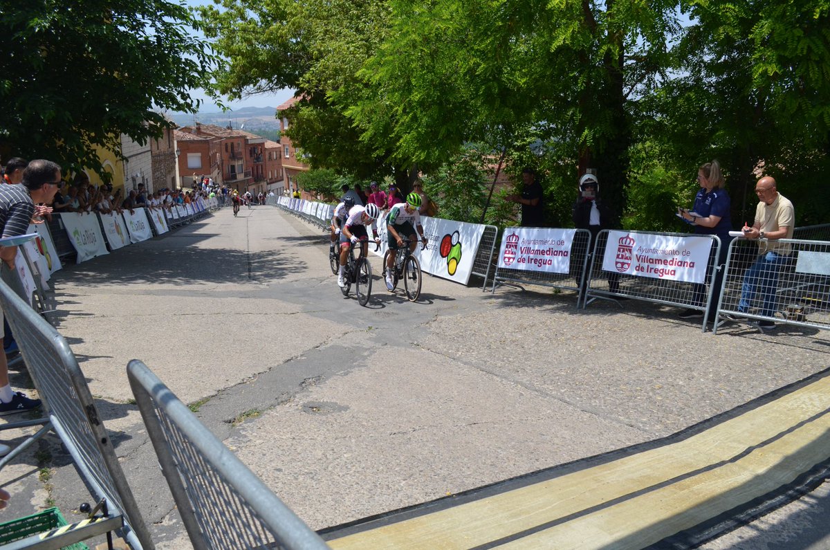 💚 #MemorialArturoGravalos 
🤩El navarro, Iker Villar, remata a ma perfección junto a su compañero Ellande Larronde. 

💥 <a href="/ruuubii__/">marc Rubirola</a> 4° en meta. El ciclista catalán continúa con su regularidad.

📸 Goepro_bike
#SúmateAlVerde💚