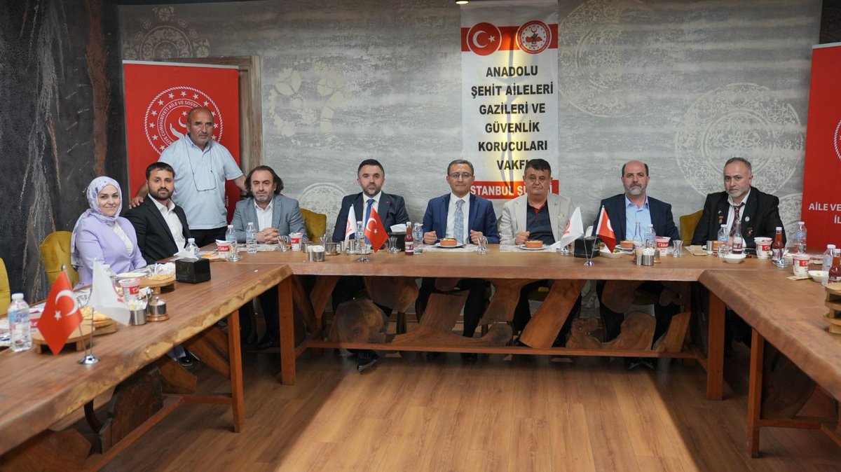 asavistanbul's tweet photo. AŞAV İSTANBUL Şube Başkanımız Genç iş Adamı @muhaammedkoc
Aziz Şehitlerimizin kıymetli Babaları ve Kahraman Gazilerimizle Babalar Günü vesilesiyle düzenlediği anlamlı akşam yemeği programına katılarak bizleri onurlandıran herkese yürekten teşekkür ederiz. Bu özel günde aramızda bulunarak bizleri yalnız bırakmayan Bağcılar Kaymakamı Abdullah UÇGUN, AŞAV Genel Başkanımız Sn @ZiyaSozen  Aile ve Sosyal Hizmetler İl Müdürü Ömer TURAN, Kumburgaz Kamp Komutanı Albay Sadık TATAR, Bağcılar Belediye Başkan Yardımcısı Volkan ÇAKMAK'a şükranlarımızı sunarız.

Organizasyonun kusursuz bir şekilde gerçekleşmesini sağlayan Bağcılar Sosyal Hizmetler Müdürü Mervegül MACİT Hanımefendi ve ekibine de özverili destekleri için minnettarız. Tüm Şehit Babalarımızın ve Gazilerimizin Babalar Günü'nü en içten dileklerimizle kutlarız. 🇹🇷
@ZiyaSozen
@muhaammedkoc 
@lokmanbeyazz 
@AsavVakfi