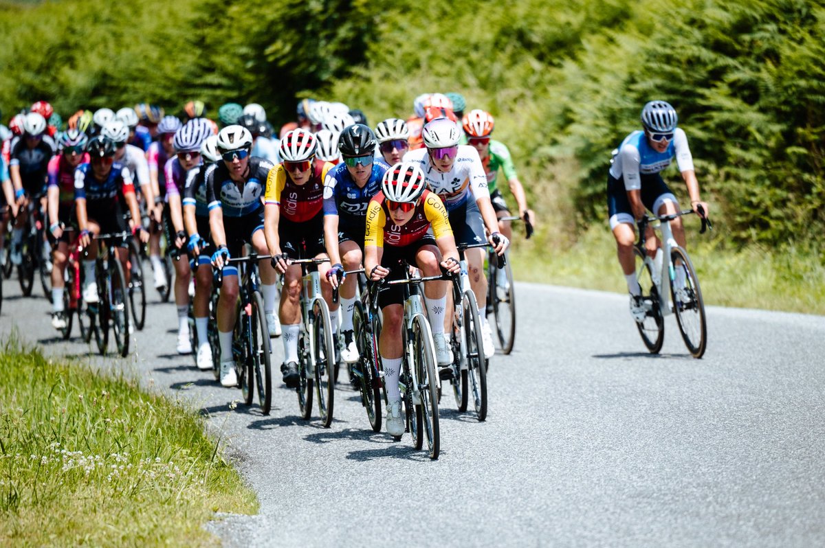 TeamCOFIDIS's tweet photo. 🏔️ La bataille pour la victoire s’est jouée dans la montée finale du Col du Soulor. Julie Bego s’est accrochée et prend la 1️⃣5️⃣e place.
#TFIP 📷 Anouk Flesch https://t.co/6OVfuFd3qC