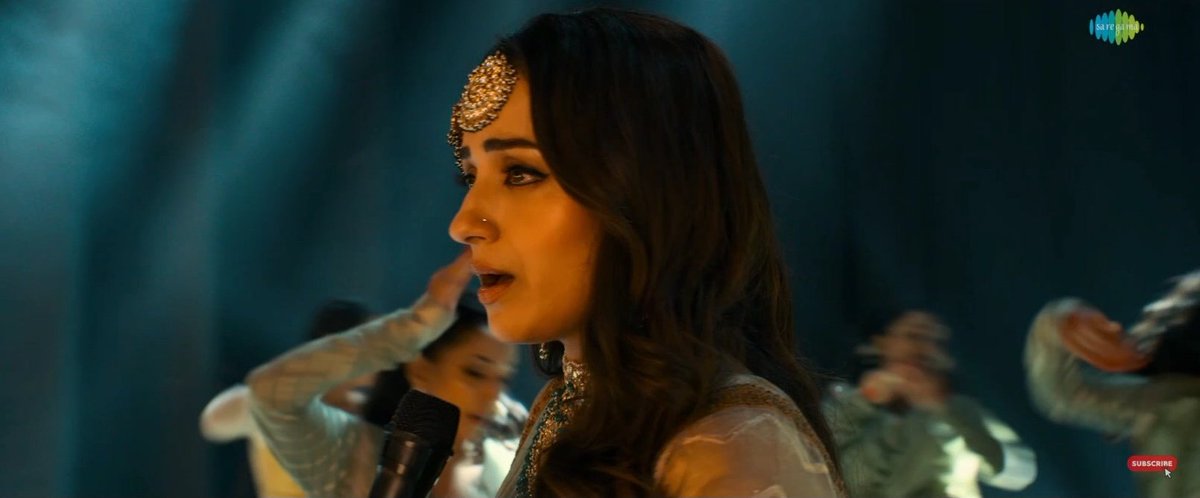 Vani_Trishian's tweet photo. Now that the song is out, we all know what the theaters truly missed - a full-blown #Trisha takeover 👑🔥

#SouthQueen @trishtrashers #Muthamazhai https://t.co/j96Vgviz20