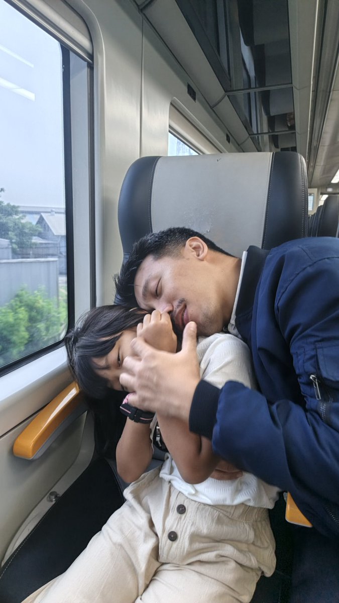 imaadew's tweet photo. Memang love-hate relationship 🤏😅 https://t.co/ludV0uGb37