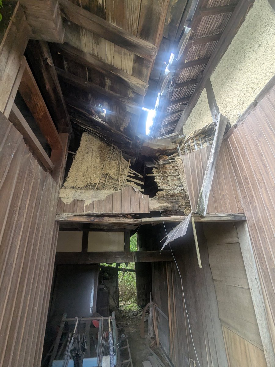 KenichiroN21459's tweet photo. 古民家改修ガチ勢は、床の抜けてる建物を見て「ワクワクする」と言たりするので、人生に勇気をもらえる https://t.co/ovytCBLhR5
