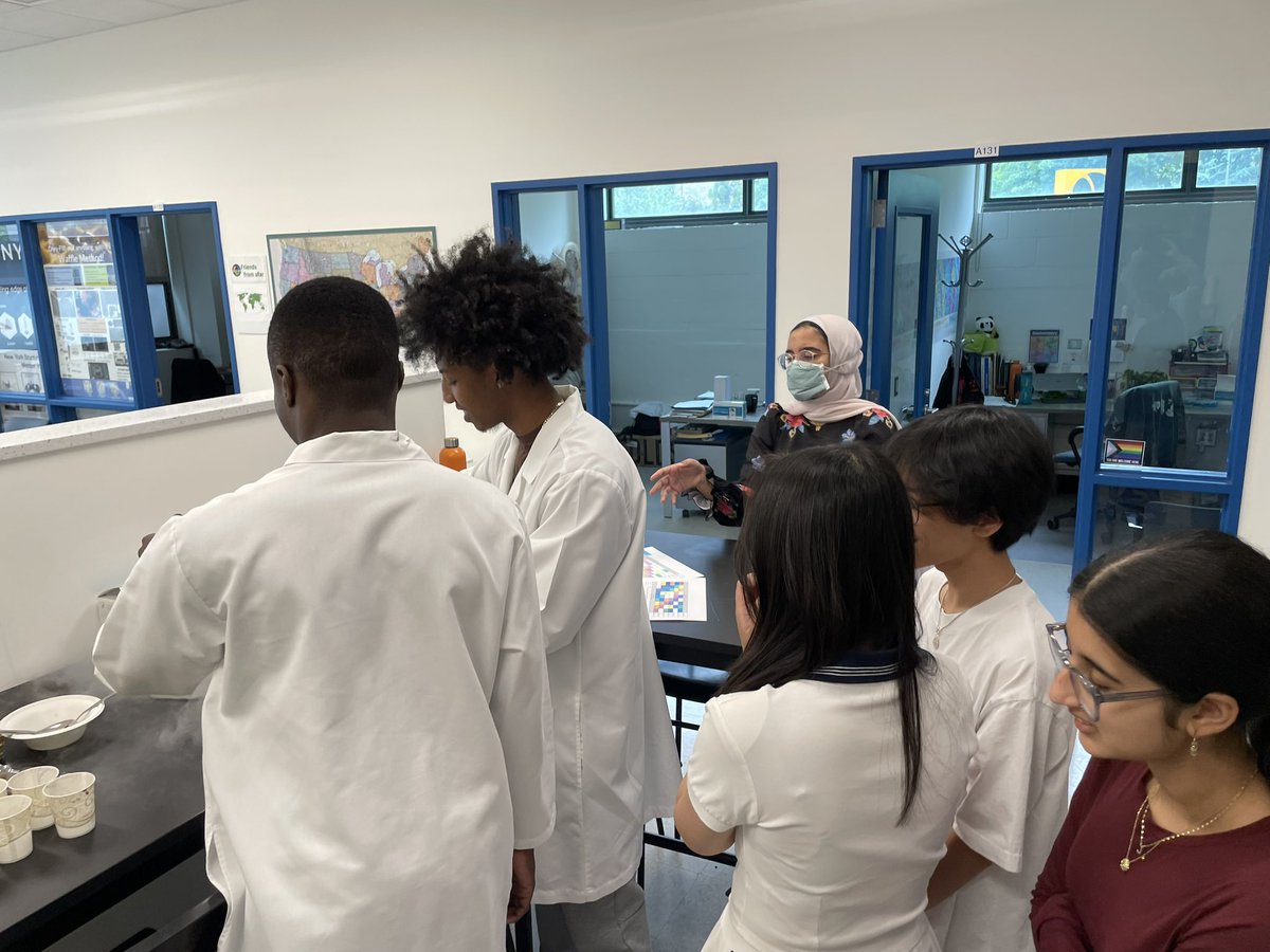 edward_eng's tweet image. We welcomed friends, family & students from Brooklyn Tech to NYSBC's open house to learn about the center. With our Simons Scholar interns Abrar, Darien & Olamide, leading one of the demo stations, the next generation got a glimpse of how scientific curiosity can make an impact.