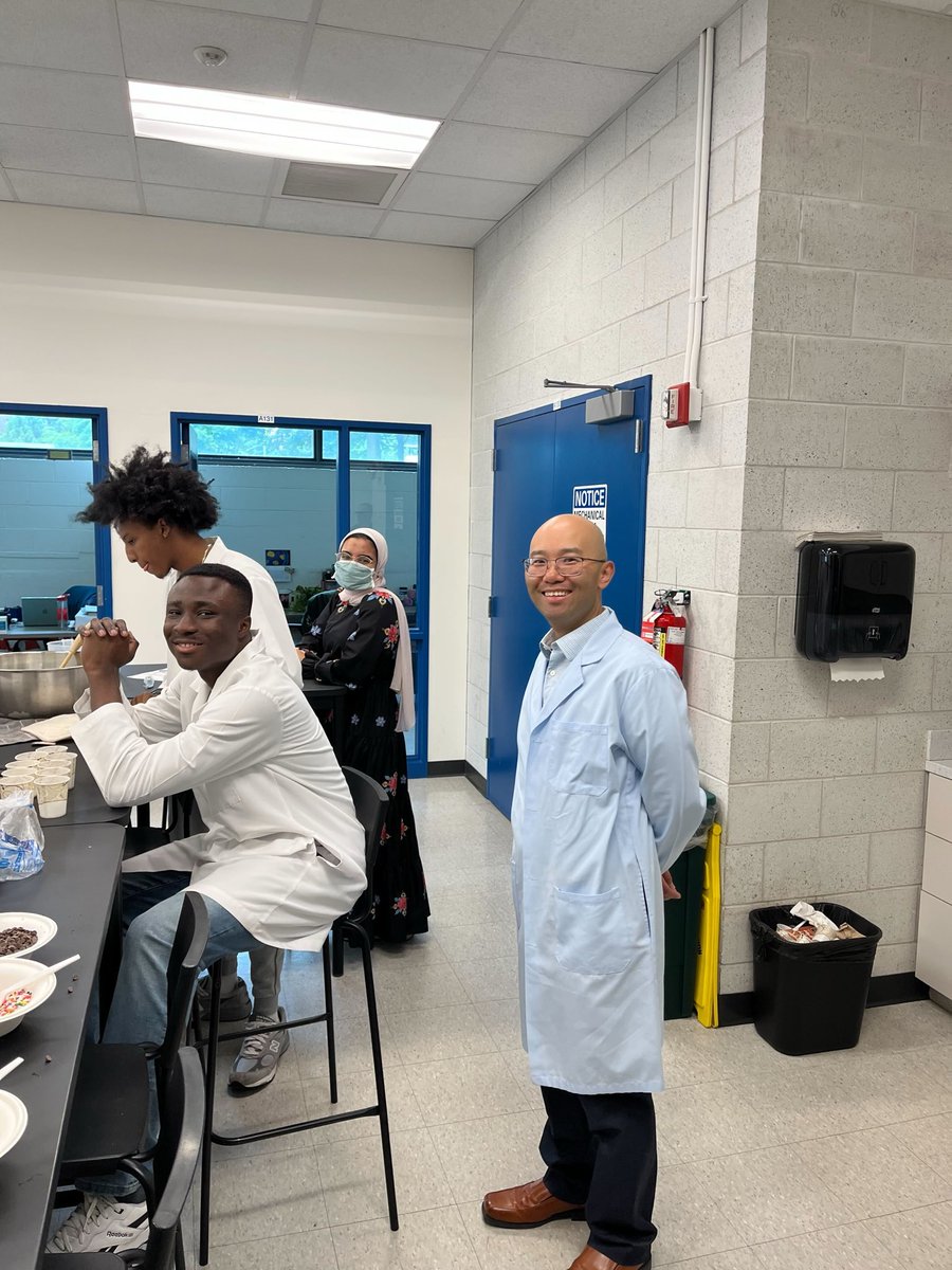 edward_eng's tweet image. We welcomed friends, family & students from Brooklyn Tech to NYSBC's open house to learn about the center. With our Simons Scholar interns Abrar, Darien & Olamide, leading one of the demo stations, the next generation got a glimpse of how scientific curiosity can make an impact.