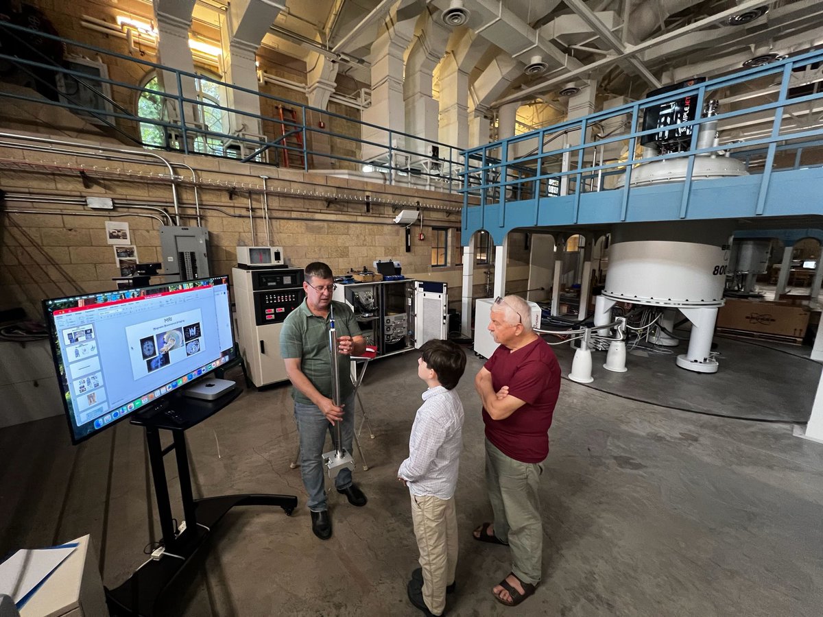 edward_eng's tweet image. We welcomed friends, family & students from Brooklyn Tech to NYSBC's open house to learn about the center. With our Simons Scholar interns Abrar, Darien & Olamide, leading one of the demo stations, the next generation got a glimpse of how scientific curiosity can make an impact.