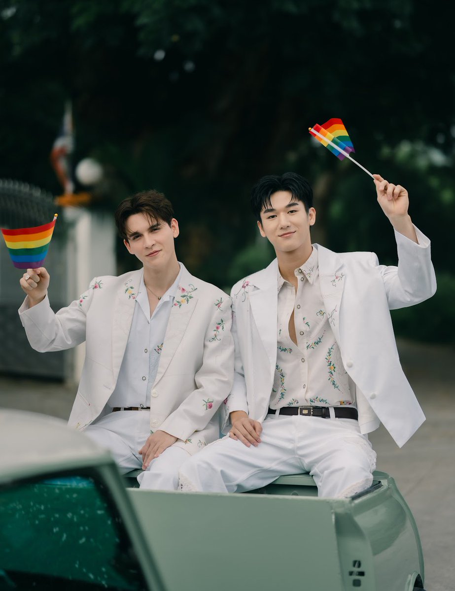 Bank_mondop's tweet photo. Happy pride🏳️‍🌈

#MosBank https://t.co/ez54fYuNkS