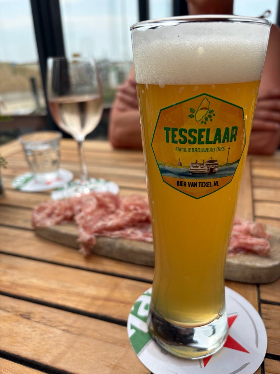 MartinStoker's tweet photo. Hapje en drankje bij @sch1mma Van Speijk. (@ Van Speijk in Egmond aan Zee, Noord-Holland) https://t.co/QSxP5PYqNw https://t.co/AZyfVFelIs