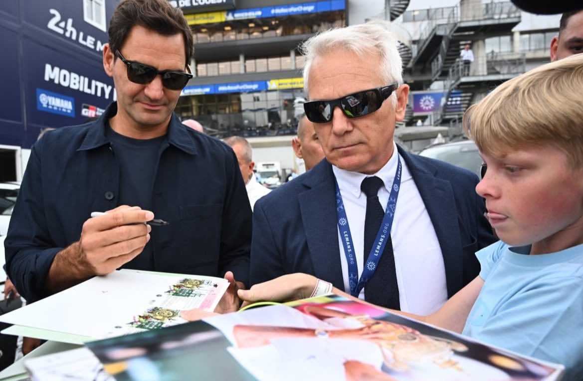 Always there for young fans 🇨🇭✍️😊
(📸 lemainelibre IG)