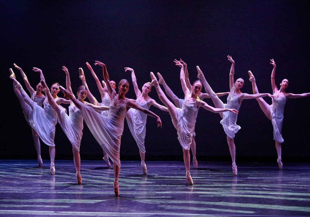 2024/2025年シーズンの締めくくりとして、先月5月17日に自作バレエ『Le Rêve』を2015年の東京公演以来、10年振りにセントルイスで上演しました。長く厳しいシーズンを乗り越えたダンサーたちは、疲れを見せることなく、舞台上で圧巻のパフォーマンスを披露してくれました。