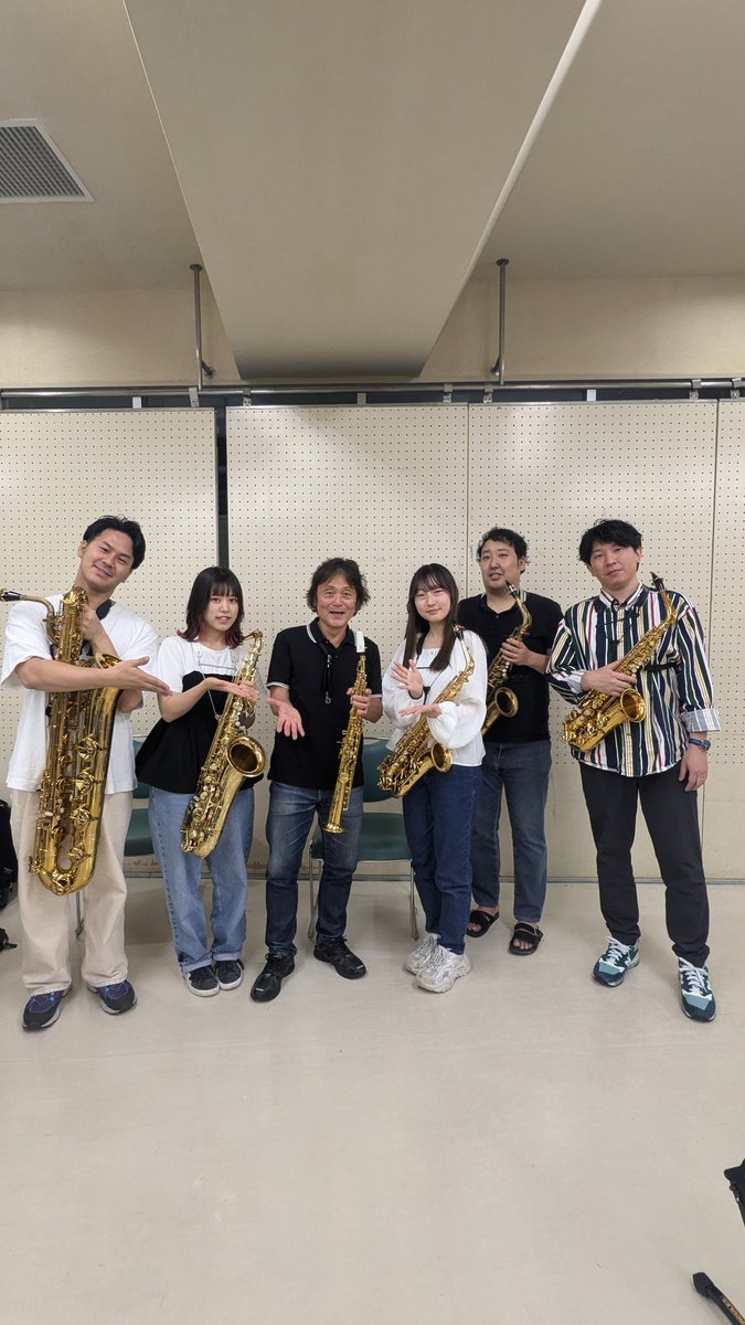 【いよいよ明日は…💓】
明日は定期演奏会本番です🥁

ゲストステージでご一緒する本多俊之さん(  <a href="/dinosax/">本多俊之</a> ) をお迎えしてリハーサルを行いました🎷

板吹サックスパートとの共演もありますのでこちらもお楽しみにしてくださいね💕

#板橋区吹奏楽団 #板吹 #いたすい  #板橋