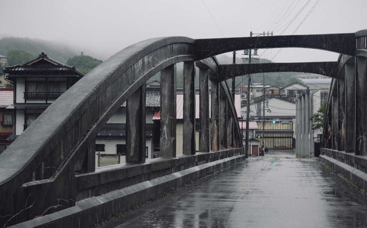 長野県 木曽福島の街並み

凄い、凄い所だというのは知っていたけれど、やはり実際訪れてみると想像以上で、この街の見せる様々な表情に圧倒され続けていた。