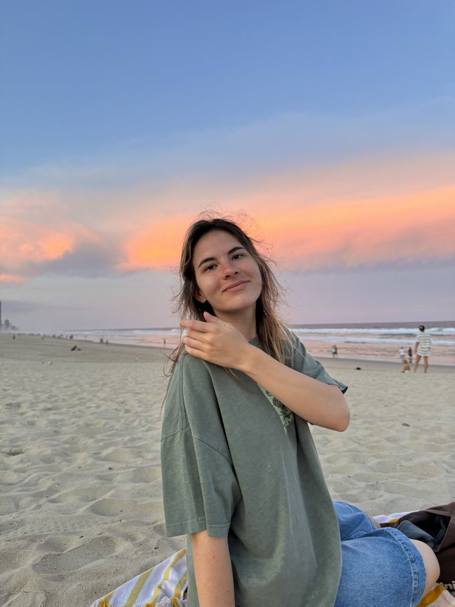 MoreuLaura's tweet photo. Fa mes d’un any que vaig prendre una de les millors decisions de la meva vida. Aquell 8 de maig vaig firmar per anar a Australia i encara no era conscient de tot el que viuria. De veritat, si algu s’ho esta pensant o te algun dubte que m’escrigui pq nomes tinc coses bones a dir🥹 https://t.co/VJQsEF2X3c