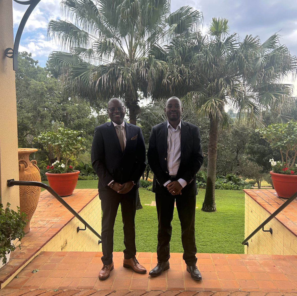 Good conversation with Advocate <a href="/nelsonchamisa/">nelson chamisa</a> as @CamEmbZimbabwe continues to engage with political &amp; civil society leaders in🇿🇼, in addition to government &amp; private sector partners. Mon appréciation sincère pour la visite et pour la conversation très ouverte. Maita basa🇨🇦🇿🇼🌍
