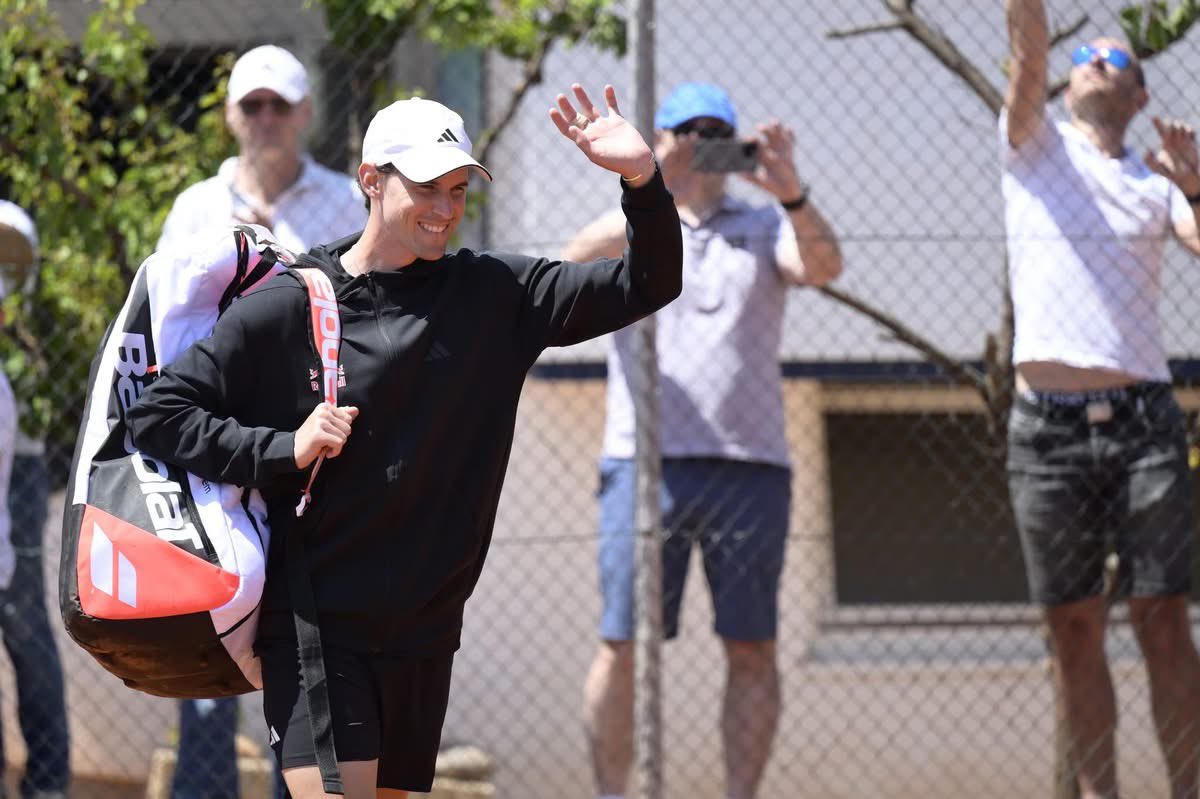 GoldenGate65's tweet photo. Dominic Thiem celebrates his comeback on the tennis court! 🤩🎾 A full house at the Better Tennis Center Alt Erlaa! Thiem faces Lukas Krainer in the semifinals of the Vienna Regional League. 🇦🇹
Result: 6:2 6:1 Domi 🎾💪🏼#dominicthiem #alterlaa #vienna #regionalleague KroneSport https://t.co/kmGEMZdtJH