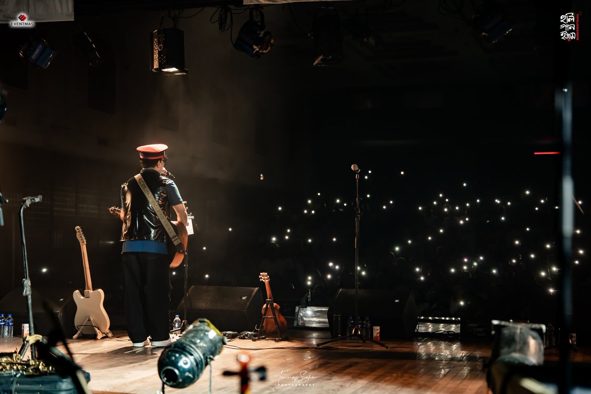 শুক্রবার জি ডি বিড়লা সভাঘরে এক মায়াবী সন্ধ্যা কাটালাম আমরা। এই অভিজ্ঞতার সব কৃতিত্ব আপনাদের। ❤️
একসঙ্গে কাটানো কয়েকটা মুহূর্ত তাই ভাগ করে নিলাম আপনাদের সঙ্গে। 🥰
সঙ্গে থাকুন, হুলিগানইজম-এ বিশ্বাস রাখুন।

Pictures by - @tanmoy_s_a_h_a_

#hooligaanism #melahobe