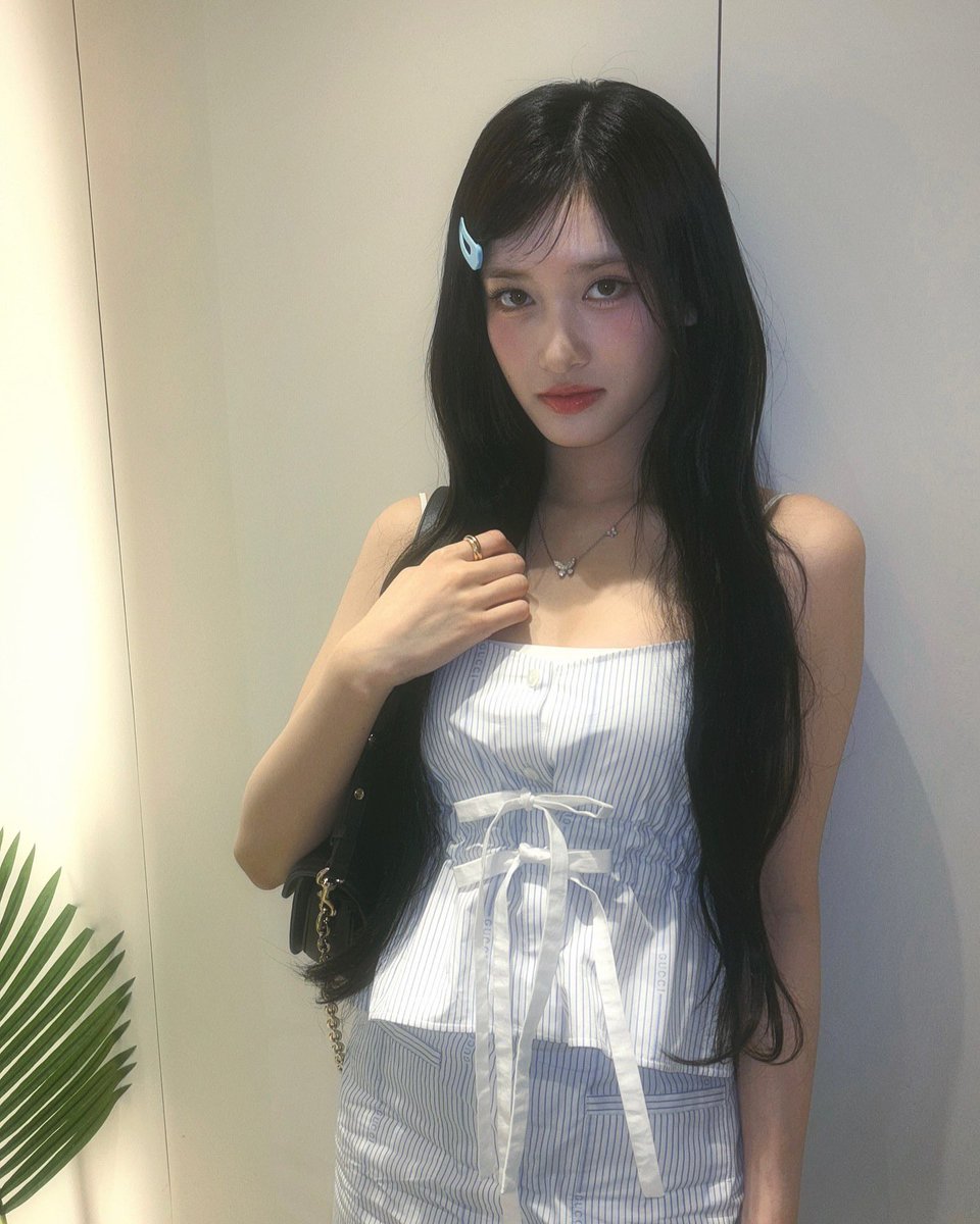 LEESEODATA's tweet photo. 250614 LEESEO instagram (4/4) https://t.co/mOmWffLL08