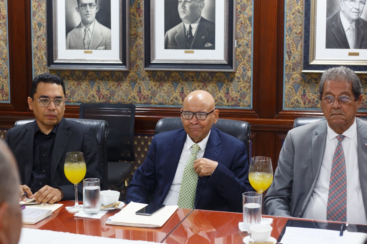 Durante el encuentro se evaluó el avance y supervisión de cada medida migratoria, destacando el rol activo de los ministerios de Defensa y de Interior y Policía, así como la Dirección General de Migración, y el Servicio General de Salud, en su ejecución.
