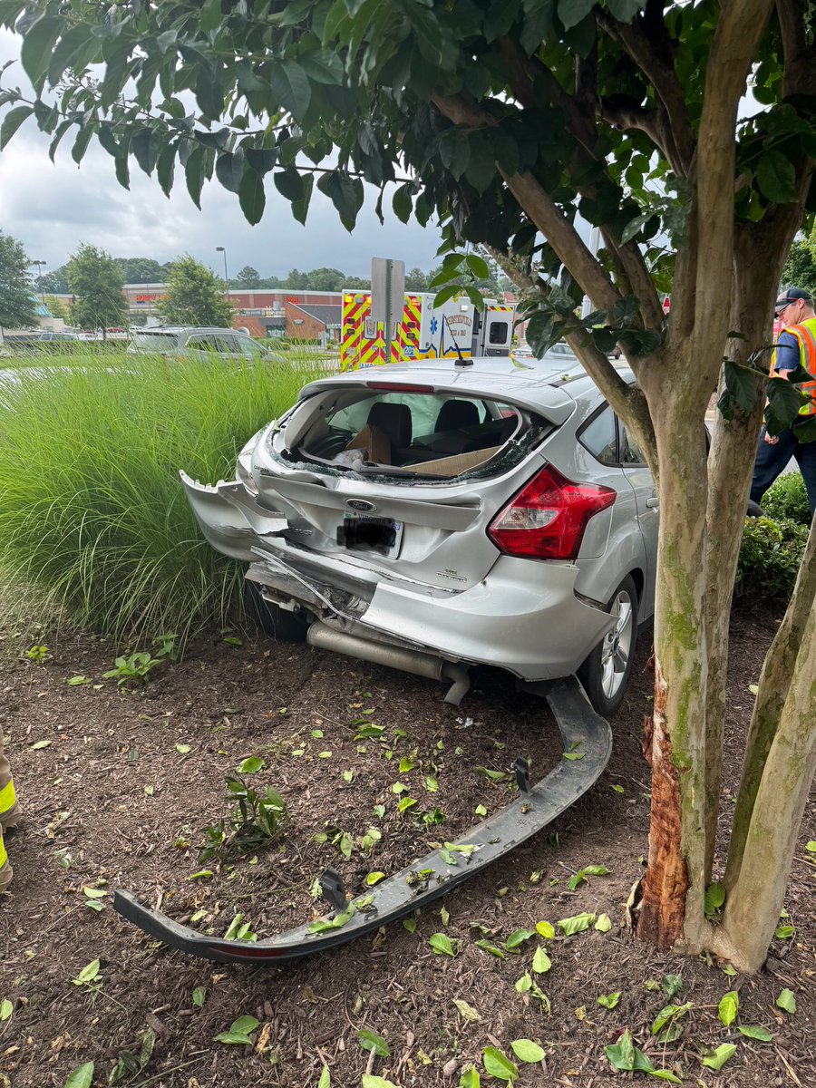 Lt. J.R. Lamb (@lieutenant_lamb) on Twitter photo Distracted driving is dangerous! Pay attention while driving. Two vehicles totaled, and property damage luckily no serious injuries. <a href="/CCPDVa/">Chesterfield Police</a> <a href="/CBS6/">WTVR CBS 6 Richmond</a> <a href="/8NEWS/">8News WRIC Richmond</a> <a href="/12OnYourSide/">12 On Your Side WWBT Richmond</a> <a href="/ChesterfieldVa/">Chesterfield County Government, Virginia</a> <a href="/CFEMSVa/">Chesterfield Fire & Emergency Medical Services</a> Distracted driving is dangerous! Pay attention while driving. Two vehicles totaled, and property damage luckily no serious injuries. <a href="/CCPDVa/">Chesterfield Police</a> <a href="/CBS6/">WTVR CBS 6 Richmond</a> <a href="/8NEWS/">8News WRIC Richmond</a> <a href="/12OnYourSide/">12 On Your Side WWBT Richmond</a> <a href="/ChesterfieldVa/">Chesterfield County Government, Virginia</a> <a href="/CFEMSVa/">Chesterfield Fire & Emergency Medical Services</a>