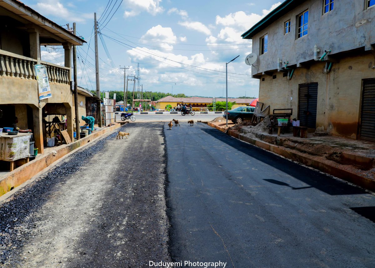 Osun_Works_Min's tweet image. ONGOING PROJECT ALERT ‼️
Construction of Ayogun, Dagunro – Laro Timehin Pry. Sch. Road, Isale Osun, Osogbo
#OsunInfraFocus
#ImoleImpactfulGovernance
#ForAGreaterOsun
#QualityInfrastructure