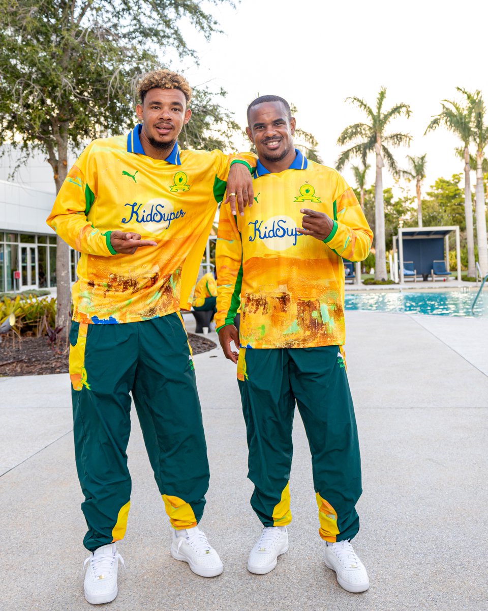 Masandawana's tweet photo. 𝐑𝐄𝐀𝐃𝐘 𝐓𝐎 𝐃𝐄𝐁𝐔𝐓 𝐎𝐔𝐑 𝐅𝐑𝐄𝐒𝐇𝐋𝐘 𝐏𝐀𝐈𝐍𝐓𝐄𝐃 𝐓𝐇𝐑𝐄𝐀𝐃𝐒. 🎨

Our latest PUMA x KidSuper collection is available on our online store with delivery available worldwide.🌍

Click the link to grab yours now! 📲https://t.co/dV88USbMGs

#Sundowns #FIFACWC #TakeItToTheWorld #AfricaToTheWorld