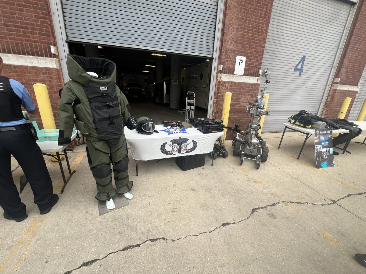 Chicago Police Bomb Squad (@cpdbombsquad) on Twitter photo 