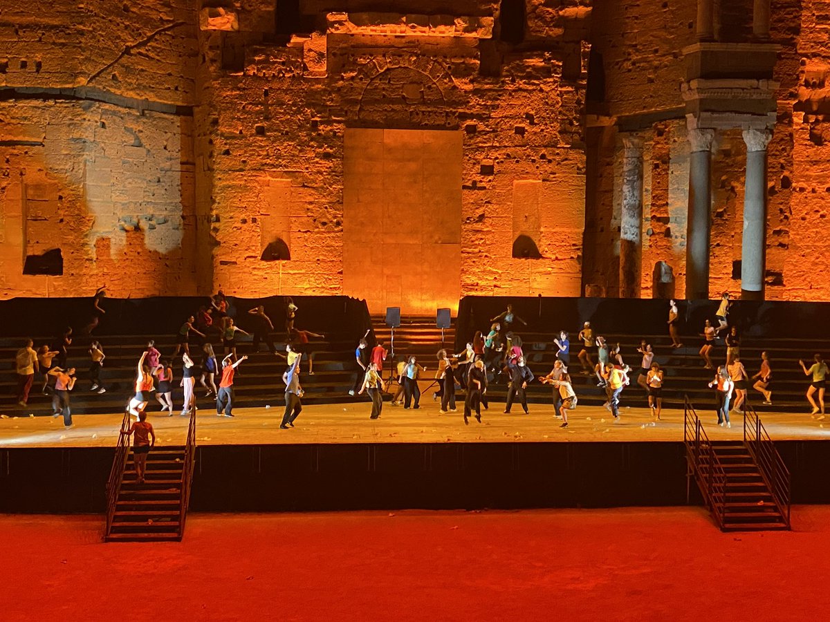 Acad. Aix-Marseille (@acaixmarseille) on Twitter photo Hier soir, le Théâtre Antique d'Orange a vibré avec #PopOpera et #BreatheBreathe ! 🎶 Le recteur Delaunay a assisté à ce spectacle où 700 choristes et 140 danseurs ont uni leurs talents. Un projet des @Choregies en partenariat avec l'<a href="/AcAixMarseille/">Acad. Aix-Marseille</a>, touchant 2000 élèves ! 👏 Hier soir, le Théâtre Antique d'Orange a vibré avec #PopOpera et #BreatheBreathe ! 🎶 Le recteur Delaunay a assisté à ce spectacle où 700 choristes et 140 danseurs ont uni leurs talents. Un projet des @Choregies en partenariat avec l'<a href="/AcAixMarseille/">Acad. Aix-Marseille</a>, touchant 2000 élèves ! 👏