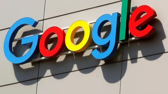 TheDailyJagran's tweet photo. Google is asking U.S. remote workers living within 50 miles of its offices to return on-site three days a week. Staff in select divisions may opt for a buyout if unwilling to comply.

Know More: https://t.co/JacR0Fzle9

#Google #RemoteWorkPolicy #ReturnToOffice #HybridWork #WorkplaceUpdate #TechPolicy #GoogleEmployees