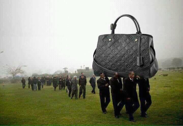 elmemeronro1's tweet image. Los kukas yendo y viniendo detrás de la #Condenada