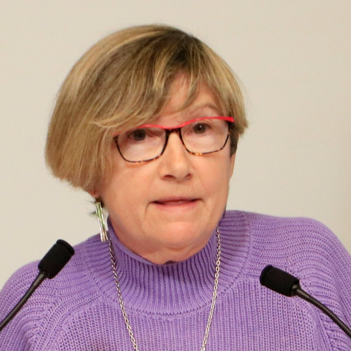 RTVE Notícies (@rtvenoticies) on Twitter photo 🗣️ "No aborda els problemes més grans de les residències: ràtios obsoletes i personal amb sou de misèria"
La presidenta de <a href="/CooResidencias/">Coordinadora residencias 5+1</a>, <a href="/CarcelenMa/">Mª José Carcelén</a>, critica el pla de xoc anunciat pel govern.
🎙️ <a href="/olgarr65/">Olga Rodríguez</a> | <a href="/radio4_rne/">radio4_rne</a>
➕ Info: rtve.es/a/16625325 🗣️ "No aborda els problemes més grans de les residències: ràtios obsoletes i personal amb sou de misèria"
La presidenta de <a href="/CooResidencias/">Coordinadora residencias 5+1</a>, <a href="/CarcelenMa/">Mª José Carcelén</a>, critica el pla de xoc anunciat pel govern.
🎙️ <a href="/olgarr65/">Olga Rodríguez</a> | <a href="/radio4_rne/">radio4_rne</a>
➕ Info: rtve.es/a/16625325